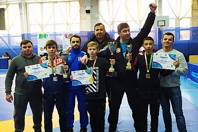 Юношеская сборная Крыма завоевала шесть медалей на первенстве ЮФО по вольной борьбе в Краснодарском крае