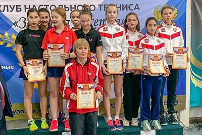 У крымских девушек – "серебро" командного первенства ЮФО по настольному теннису