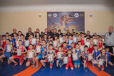 В Сакском районе прошли соревнования по греко-римской борьбе среди младших юношей