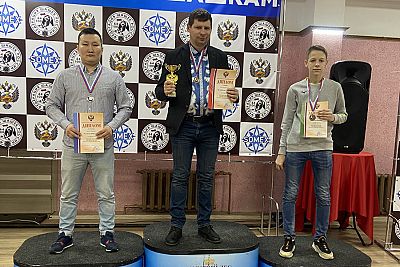Евпаториец Сергей Белошеев взял два "золота" на Кубке России по русским шашкам