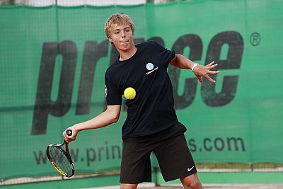 Евпаториец Денис Клок занял четвертое место в первенстве России по теннису среди спортсменов до 19 лет