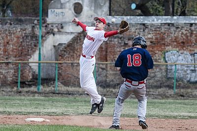 Сборная Крыма вышла в финальный раунд чемпионата России по бейсболу с первого места в своей группе