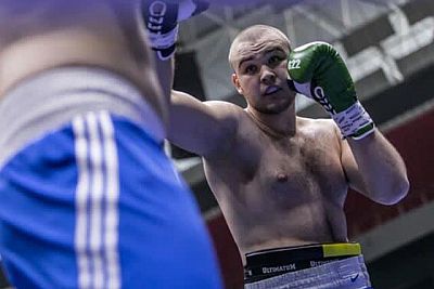 Симферопольский боксер Тамерлан Тургунов одержал первую победу на профессиональном ринге