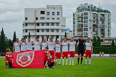 Ялтинский "Рубин" одержал волевую победу в первом переходном матче