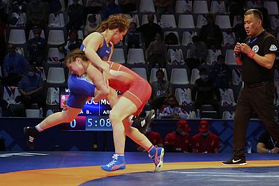 Все победители и призеры предолимпийского чемпионата России по женской борьбе-2021