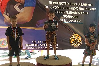 В Евпатории прошли Кубок и первенство ЮФО по спортивной борьбе грэпплинг