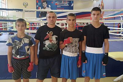 Трое крымских боксеров готовятся к первенству Европы среди юношей 13-14 лет