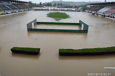 Керченский стадион имени 50-летия Октября опять затопило