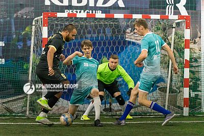 Фоторепортаж с заключительных матчей Ночной Лиги Football Simf 5x5 сезона-2021