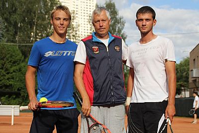Два талантливых крымских теннисиста будут тренироваться под руководством Андрея Ольховского