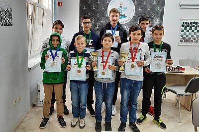 Определились победители первенства Симферополя по шахматам еще в четырех возрастах