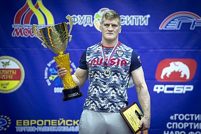 Алуштинец Батрадз Газзаев – победитель абсолютного чемпионата России по вольной борьбе!