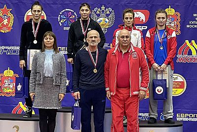 Алина Касабиева и Амина Танделова из Симферополя – обладатели Кубка России по женской борьбе!