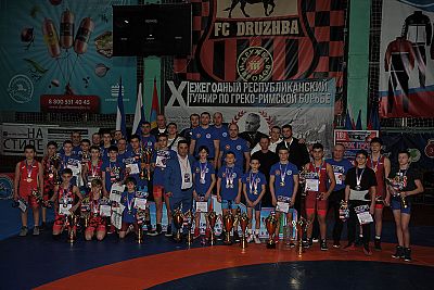 Фоторепортаж с юношеского борцовского турнира в Красногвардейском районе