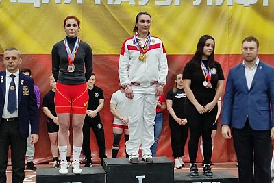 Виктория Демешко из Симферополя выиграла окружные соревнования по пауэрлифтингу в Ростове-на-Дону