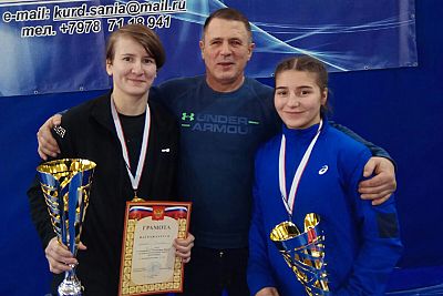 Все победители и призеры чемпионата и первенства Крыма среди девушек до 18 лет по женской борьбе