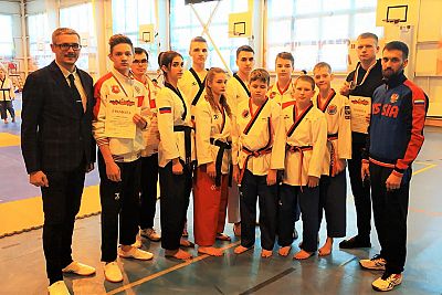 У крымских тхэквондистов – пять комплектов медалей в дисциплине пхумсэ на окружных соревнованиях в Краснодарском крае