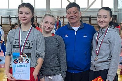 У Крыма и Севастополя – шесть медалей на окружных соревнованиях по женской борьбе в Краснодарском крае
