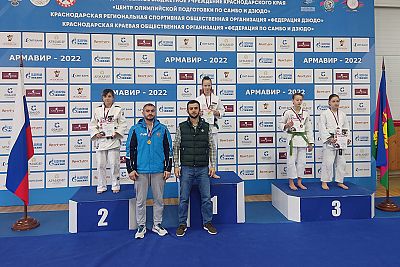 Девять медалей завоевали крымские дзюдоисты на первенства ЮФО в Армавире