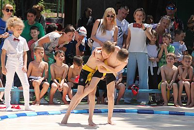 В Гаспре прошел Открытый турнир по сумо, посвященный Дню защиты детей