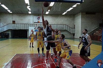 В мужском баскетбольном чемпионате Крыма уже на старте начались массовые переносы
