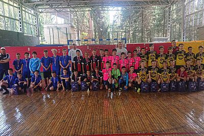 В Алуште прошел детский мини-футбольный турнир, приуроченный ко Дню защиты детей
