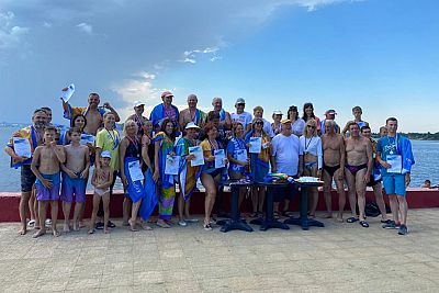 В акватории Керченского пролива прошли Открытые соревнования пловцов-ветеранов