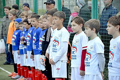 В Симферополе завершился отборочный турнир по мини-футболу "Футбольная осень-2015"