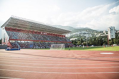 В первом матче на реконструированном ялтинском стадионе "Авангард" сыграют ФК "Ялта" и "ТСК-Таврия"