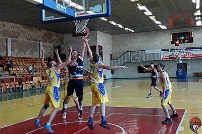 Ялтинская "Волна" – единоличный лидер баскетбольного чемпионата Крыма среди мужских команд