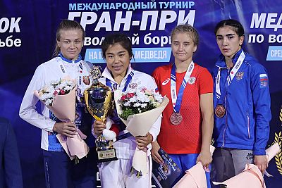 Алина Касабиева и Кристина Михнева – бронзовые призеры международного турнира по вольной борьбе в Минске