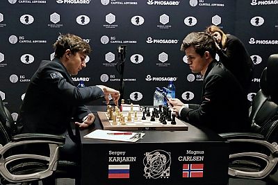 Карякин и Карлсен сыграли вничью в 11-й партии за мировую шахматную корону