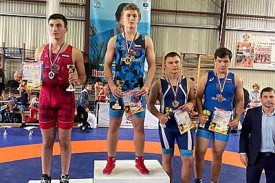 Юные крымские борцы-классики завоевали четыре медали на турнире в Геленджике