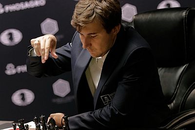 Симферополец Сергей Карякин уступил норвежцу Магнусу Карлсену в матче за мировую шахматную корону