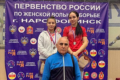 У крымчанок – два "серебра" на первенстве России по женской борьбе среди юниорок до 21 года