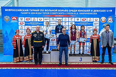 Все победители и призеры Всероссийского турнира по женской борьбе среди девушек до 18 лет в Смоленске
