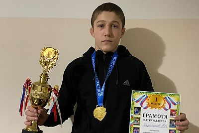 Евпаториец Али Барагунов – победитель борцовского турнира в Чечне