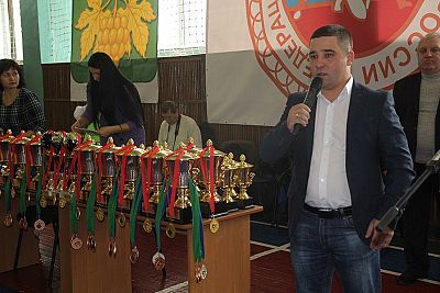 В Петровку Красногвардейского района привезли борцовские ковры нового поколения