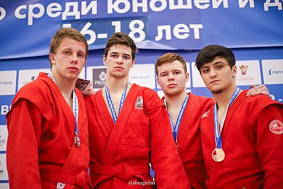 У крымчан – две медали на первенстве России по самбо среди юношей и девушек до 18 лет