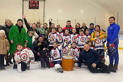 Еще одна хоккейная команда симферопольского "Наследия" отличилась на турнире в Краснодарском крае