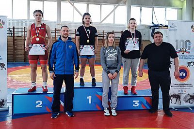 Спортсменки из Крыма и Севастополя привезли семь медалей с двух первенств ЮФО по женской борьбе