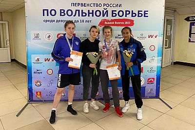 Все победители и призеры первенства России по женской борьбе среди девушек до 18 лет