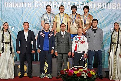 Воспитанник крымской школы борьбы завоевал "серебро" на международном турнире в Дагестане