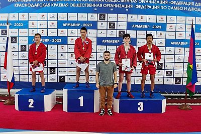 У сборной Крыма – 8 медалей на первенстве ЮФО по самбо среди спортсменов 12-14 лет в Армавире