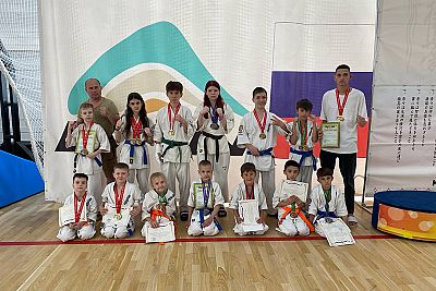 19 медалей в активе евпаторийцев на международном турнире по киокушинкай карате в Казани