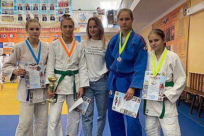 Керченские дзюдоисты завоевали 12 медалей на межрегиональном юношеском турнире в Анапе