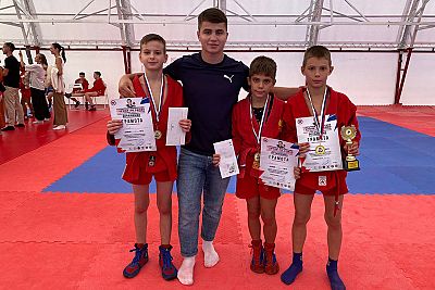 Керченские самбисты взяли пять медалей на соревнованиях в Краснодарском крае