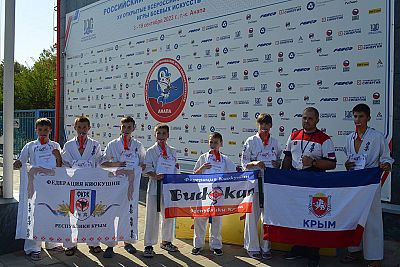 Десять медалей завоевала сборная Крыма на соревнованиях по киокушин в Краснодарском крае