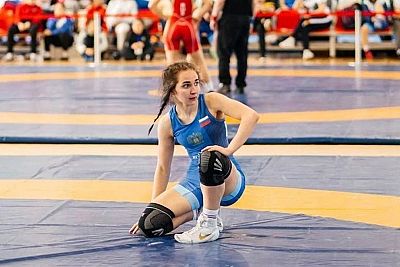 Екатерина Нагорная из Севастополя выиграла Всероссийские юниорские соревнования по женской борьбе в Чувашии