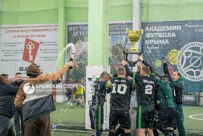 Симферопольский "Массивъ" – чемпион сезона-2023/24 в Ночной Лиге Football Simf 5x5!